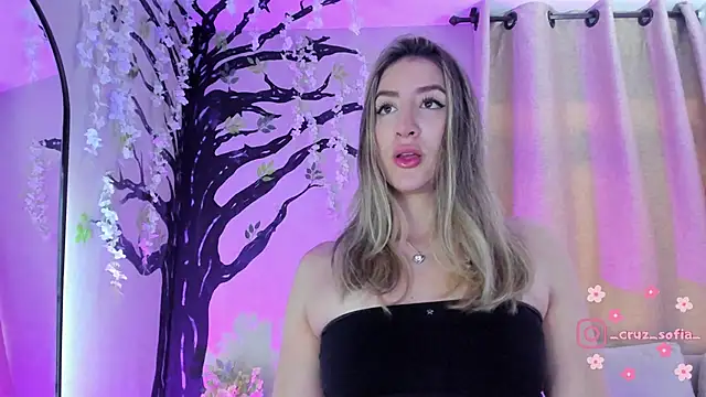 Snapshot of _AlejaCruz_ chatting on January 5, 2026, 7:39 pm AlejaCruz online show from January 5, 2026, 7:39 pm