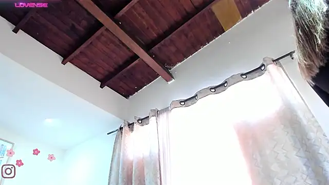 Snapshot of _AlejaCruz_ chatting on February 26, 2026, 6:19 pm AlejaCruz online show from February 26, 2026, 6:19 pm