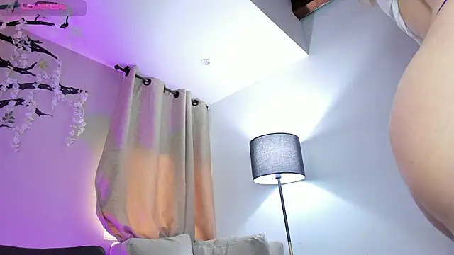 Snapshot of _AlejaCruz_ chatting on February 11, 2026, 9:14 pm AlejaCruz online show from February 11, 2026, 9:14 pm