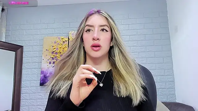 Snapshot of _AlejaCruz_ chatting on December 19, 2025, 7:27 pm AlejaCruz online show from December 19, 2025, 7:27 pm