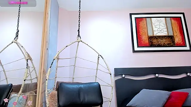 Snapshot of _AlejaCruz_ chatting on February 25, 2026, 5:35 pm AlejaCruz online show from February 25, 2026, 5:35 pm