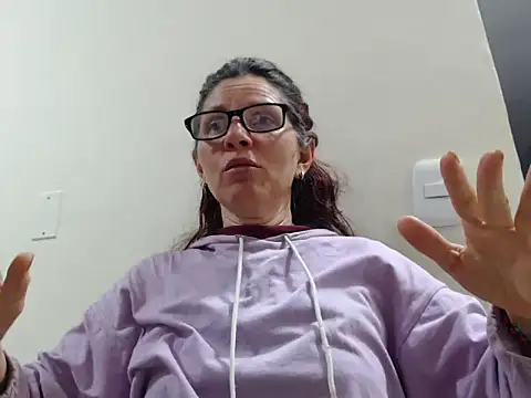 Snapshot of Alicia_inblack chatting on September 12, 2025, 10:53 pm Alicia inblack online show from September 12, 2025, 10:53 pm