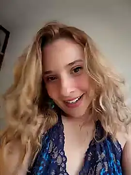 Sophy Bunny online show from December 6, 2024, 7:28 pm