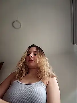 Snapshot of Sophy_Bunny chatting on March 12, 2026, 7:29 pm Sophy Bunny online show from March 12, 2026, 7:29 pm