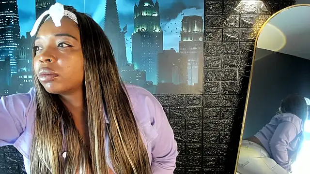 Charlotte  Brown  online show from November 28, 2025, 1:11 pm