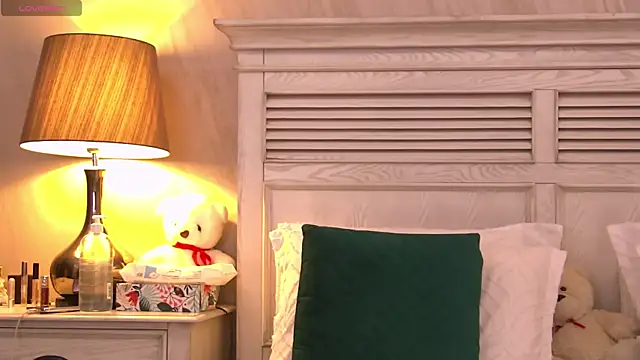 Snapshot of GinaMence chatting on October 17, 2025, 5:26 pm GinaMence online show from October 17, 2025, 5:26 pm