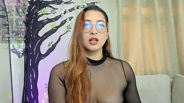 Snapshot of _LaraMom_ chatting on September 29, 2025, 12:11 pm LaraMom online show from September 29, 2025, 12:11 pm