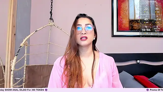 Snapshot of _LaraMom_ chatting on November 17, 2025, 5:50 pm LaraMom online show from November 17, 2025, 5:50 pm