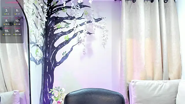 Snapshot of _LaraMom_ chatting on June 3, 2026, 7:40 pm LaraMom online show from June 3, 2026, 7:40 pm