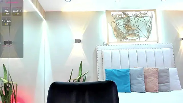 Snapshot of _LaraMom_ chatting on October 25, 2025, 7:58 pm LaraMom online show from October 25, 2025, 7:58 pm