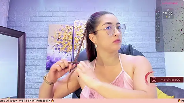 Snapshot of _LaraMom_ chatting on March 17, 2025, 12:46 pm LaraMom online show from March 17, 2025, 12:46 pm