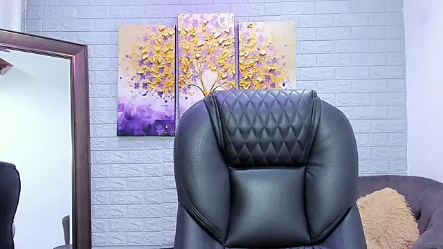 Snapshot of _LaraMom_ chatting on December 1, 2025, 12:17 pm LaraMom online show from December 1, 2025, 12:17 pm