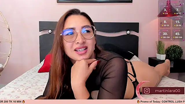 Snapshot of _LaraMom_ chatting on March 18, 2025, 6:17 pm LaraMom online show from March 18, 2025, 6:17 pm