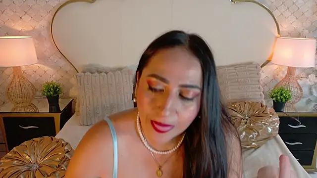 Snapshot of MayraVegas chatting on November 28, 2025, 1:44 pm MayraVegas online show from November 28, 2025, 1:44 pm