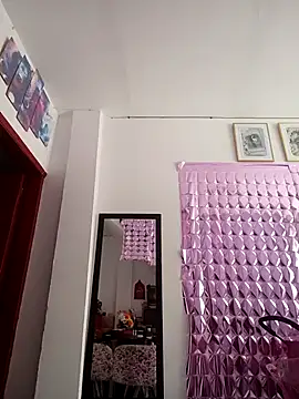 Snapshot of tiffani__love chatting on September 10, 2025, 5:45 pm tiffani love online show from September 10, 2025, 5:45 pm