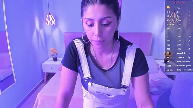 Snapshot of tiffani__love chatting on March 12, 2025, 12:26 pm tiffani love online show from March 12, 2025, 12:26 pm