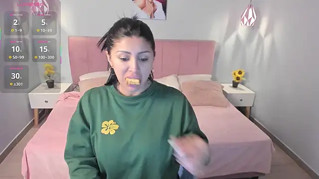 Snapshot of tiffani__love chatting on March 22, 2025, 12:04 pm tiffani love online show from March 22, 2025, 12:04 pm