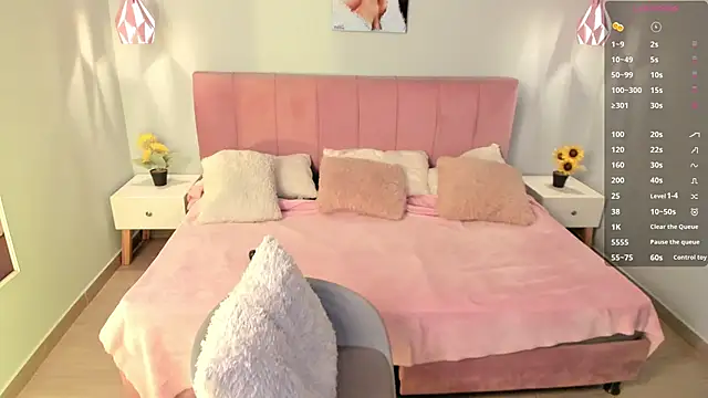 Snapshot of tiffani__love chatting on March 14, 2025, 12:29 pm tiffani love online show from March 14, 2025, 12:29 pm