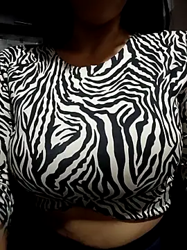 tiffani  love online show from April 14, 2026, 4:23 pm