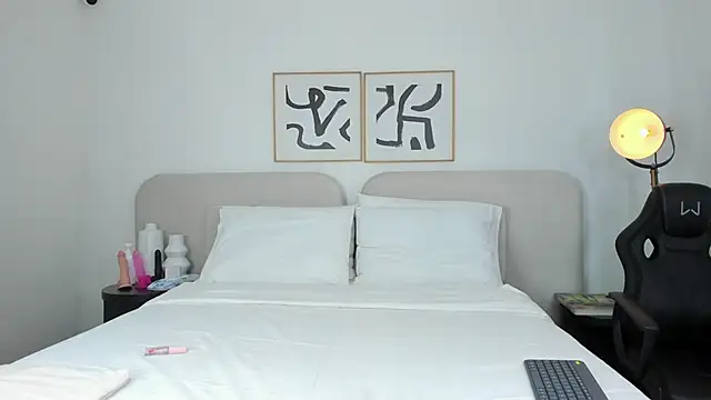 Snapshot of Emi_latingirl chatting on December 7, 2024, 5:15 pm Emi latingirl online show from December 7, 2024, 5:15 pm