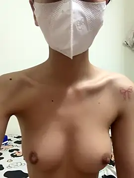 Lucy-Gold online show from October 6, 2025, 11:22 am