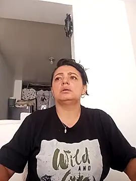 Emily0215 online show from February 13, 2026, 3:01 pm