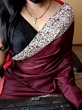 Snapshot of Nithya_05 chatting on January 16, 2026, 5:11 am Nithya 05 online show from January 16, 2026, 5:11 am