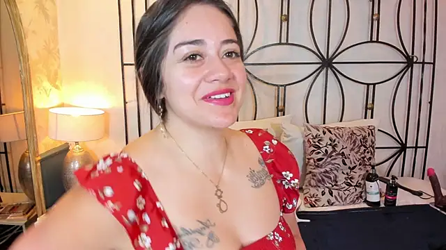 Snapshot of nahomi_sweett chatting on September 26, 2025, 11:06 am nahomi sweett online show from September 26, 2025, 11:06 am