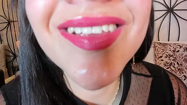 Snapshot of nahomi_sweett chatting on September 25, 2025, 11:05 am nahomi sweett online show from September 25, 2025, 11:05 am