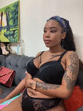 Snapshot of Nicole_Liam_ chatting on December 16, 2025, 5:00 am Nicole Liam online show from December 16, 2025, 5:00 am