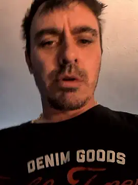 jonnyjenner online show from April 16, 2026, 4:13 am