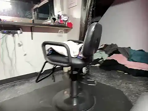 Snapshot of Satans_Play chatting on December 6, 2024, 5:36 am Satans Play online show from December 6, 2024, 5:36 am