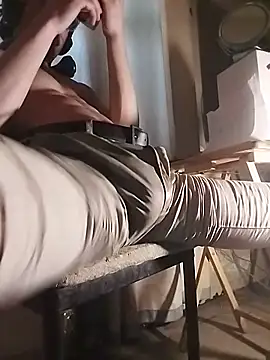 bigdickbulge28 online show from June 18, 2026, 12:32 pm