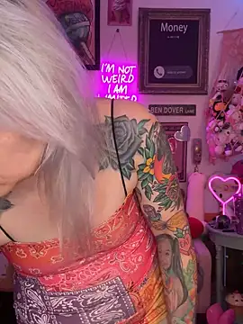 Snapshot of CherryBombBomb chatting on February 16, 2025, 4:31 am CherryBombBomb online show from February 16, 2025, 4:31 am