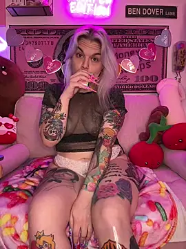 Snapshot of CherryBombBomb chatting on February 17, 2025, 5:47 am CherryBombBomb online show from February 17, 2025, 5:47 am