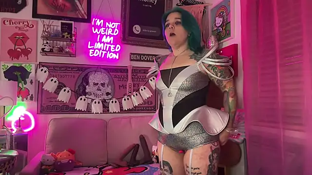 Snapshot of CherryBombBomb chatting on October 26, 2025, 5:19 am CherryBombBomb online show from October 26, 2025, 5:19 am