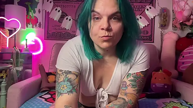 Snapshot of CherryBombBomb chatting on October 24, 2025, 4:55 am CherryBombBomb online show from October 24, 2025, 4:55 am