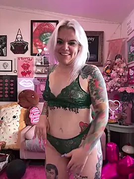 Snapshot of CherryBombBomb chatting on February 15, 2025, 9:17 pm CherryBombBomb online show from February 15, 2025, 9:17 pm