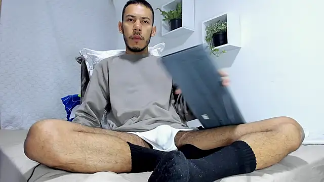 Snapshot of Aronxxs chatting on March 1, 2025, 10:45 am Aronxxs online show from March 1, 2025, 10:45 am