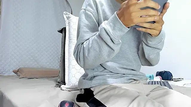 Snapshot of Aronxxs chatting on February 27, 2025, 11:06 am Aronxxs online show from February 27, 2025, 11:06 am