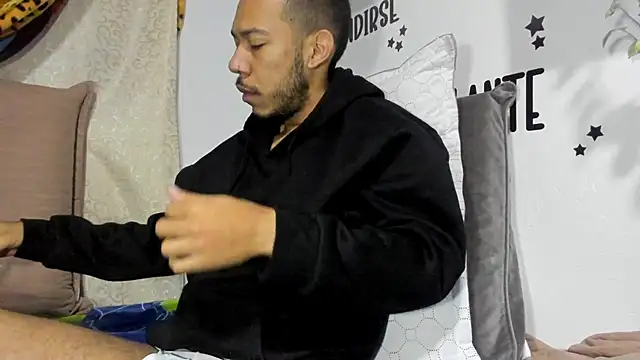 Snapshot of Aronxxs chatting on October 2, 2025, 10:07 am Aronxxs online show from October 2, 2025, 10:07 am