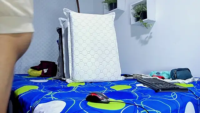 Snapshot of Aronxxs chatting on March 22, 2025, 10:49 am Aronxxs online show from March 22, 2025, 10:49 am