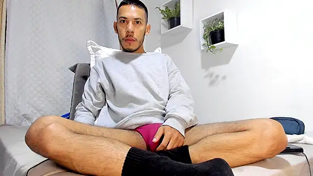 Snapshot of Aronxxs chatting on February 26, 2025, 11:00 am Aronxxs online show from February 26, 2025, 11:00 am