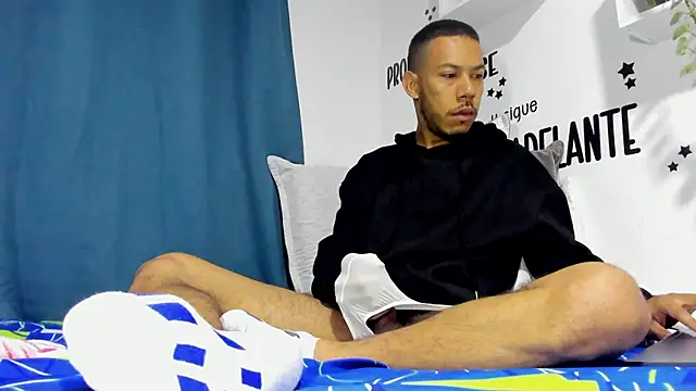 Snapshot of Aronxxs chatting on October 16, 2025, 11:07 am Aronxxs online show from October 16, 2025, 11:07 am