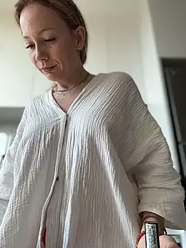 LavenderHot online show from March 17, 2026, 1:41 am