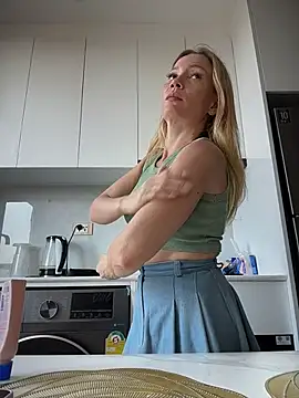 LavenderHot online show from April 1, 2026, 1:51 am