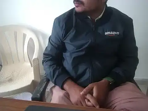 Snapshot of naughtymike0007 chatting on November 18, 2025, 9:34 am naughtymike0007 online show from November 18, 2025, 9:34 am