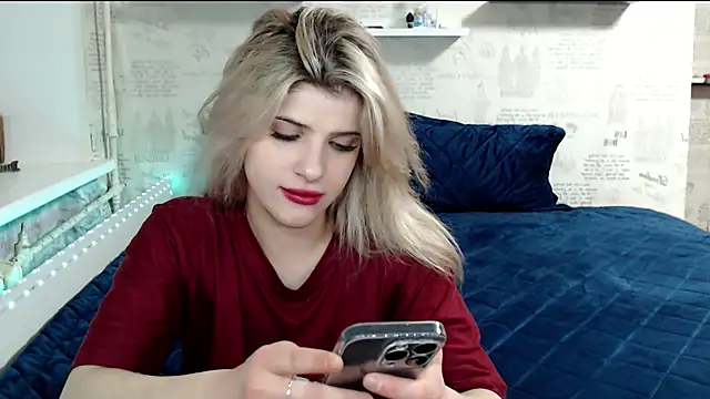 AleksandraFlores online show from April 2, 2026, 10:16 pm