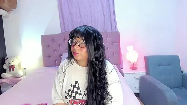 Latinabombsheell online show from April 2, 2026, 8:10 am