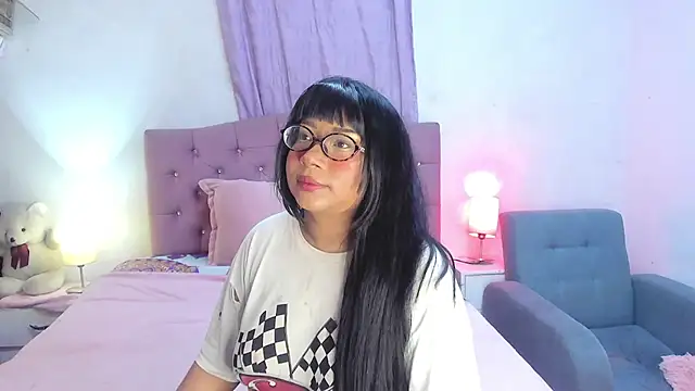 Latinabombsheell online show from May 26, 2026, 6:33 am